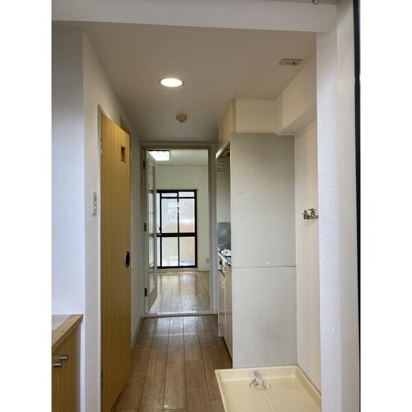 玄関　※別室の参考写真の為、現況優先です。