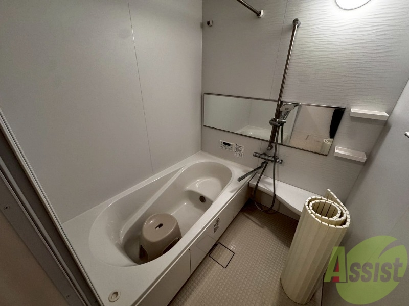 バス・シャワールーム　こちらはお風呂です。毎日の疲れをさっぱり流しましょう。