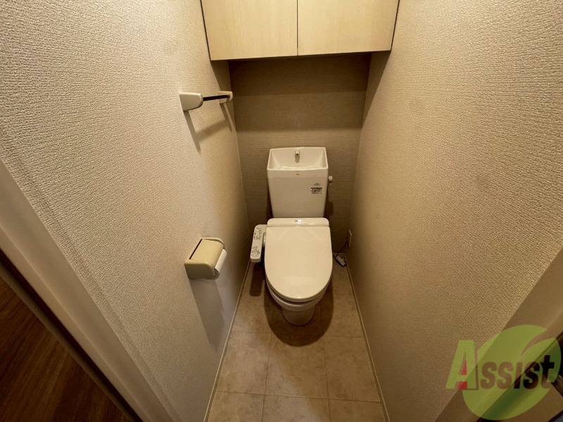 トイレ　こちらはトイレです。ピカピカなトイレで、気持ちも良いですね。