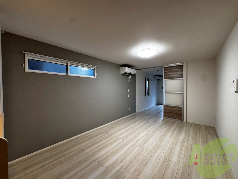 居室・リビング　こちらはリビングです。日差しが差し込んでいて明るいです。