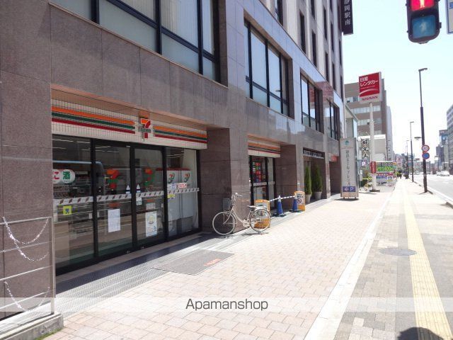 コンビニ　セブンイレブン（コンビニ）まで262m