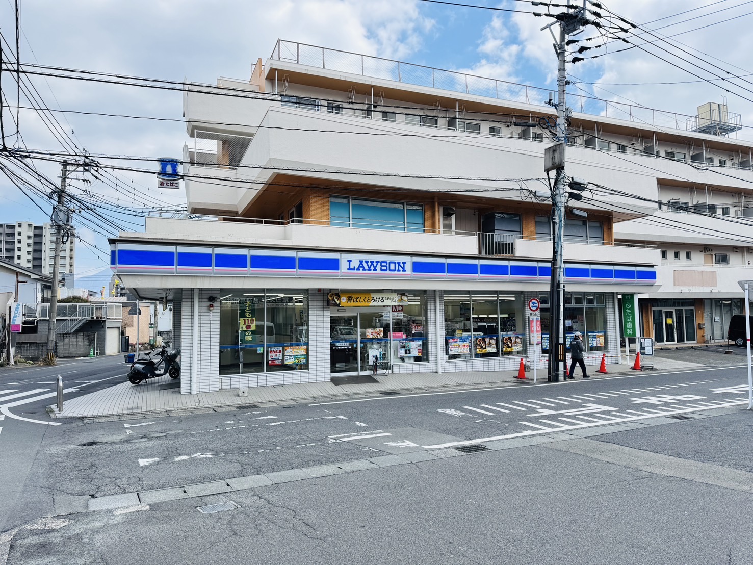 コンビニ　ローソン鹿児島唐湊四丁目店（コンビニ）まで434m