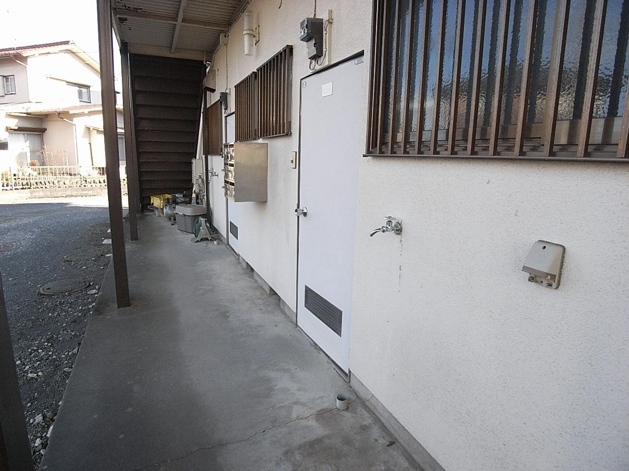 セキュリティ　玄関前共用廊下