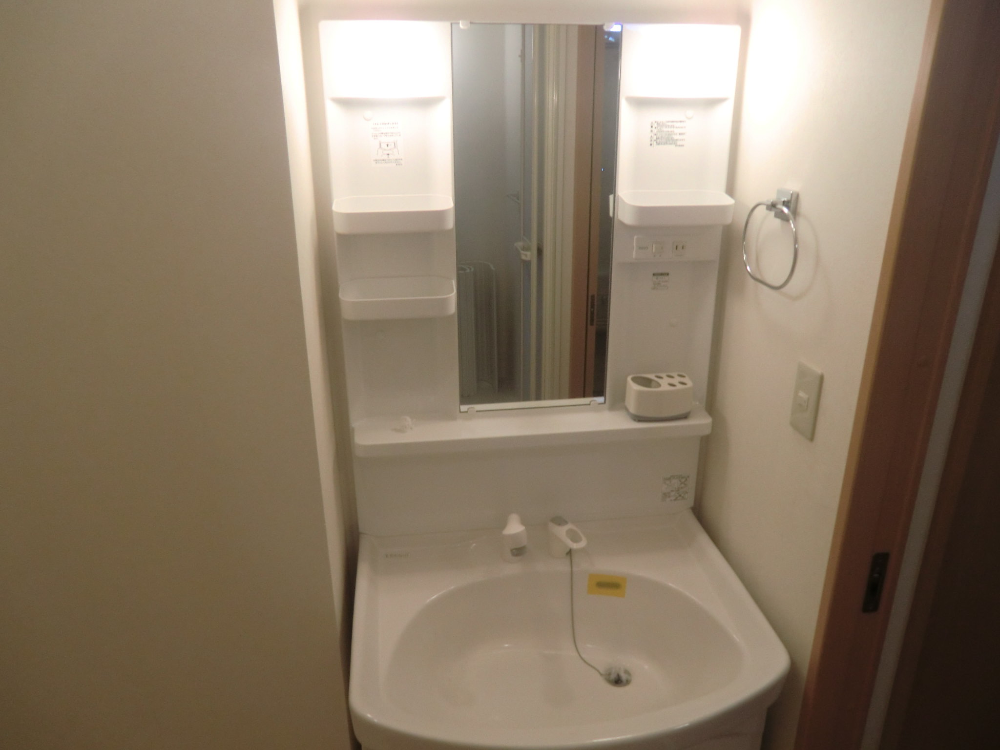 洗面設備　シャワー付洗面台