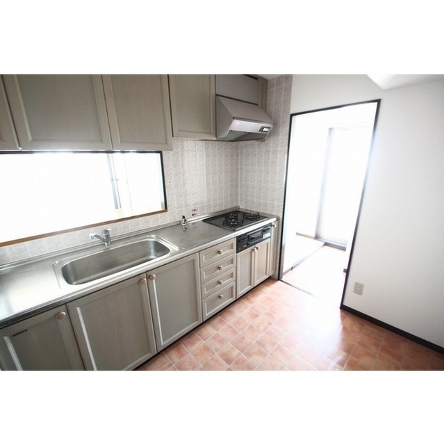 キッチン　３口コンログリル付システムキッチン