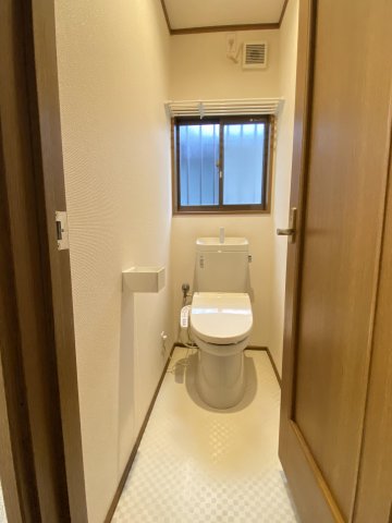 トイレ　トイレスペースも余裕あり