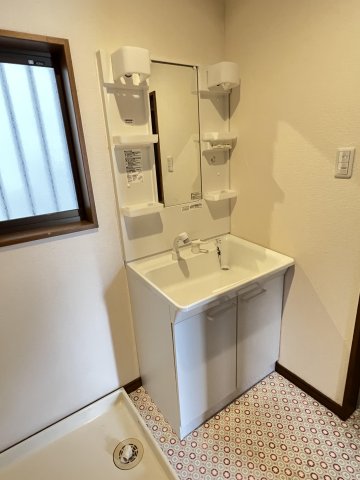 洗面設備　独立洗面台です