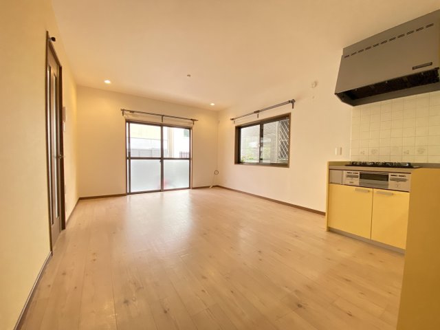 居室・リビング　広々明るいリビング