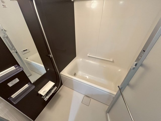 バス・シャワールーム　落ち着いた空間のお風呂です
