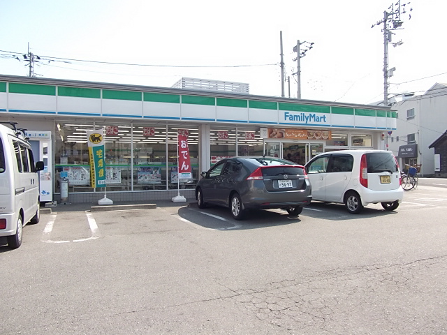 コンビニ　ファミリーマート（コンビニ）まで297m