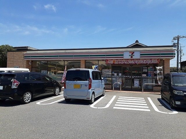 コンビニ　セブンイレブン（コンビニ）まで493m
