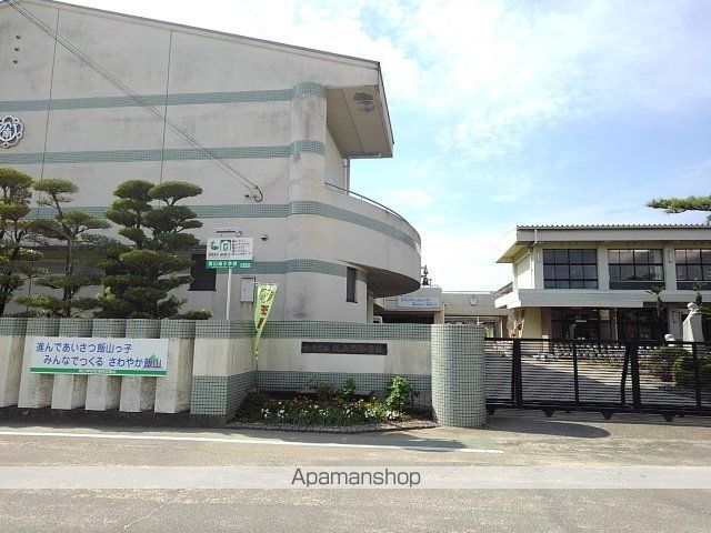 小学校　飯山南小学校（小学校）まで1300m