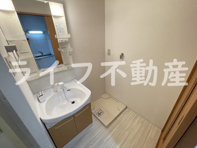 洗面設備　ゆったりとスペースのある洗面所