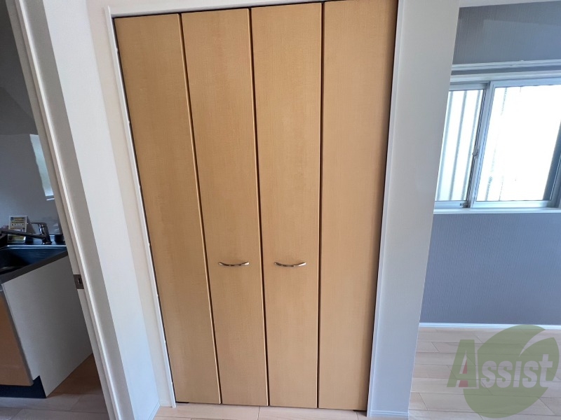 収納　収納はこちらのクローゼットをお使いください。