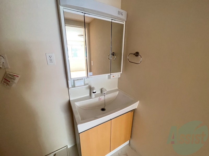 洗面設備　洗面台は独立しています。朝の身支度はこちらでどうぞ～