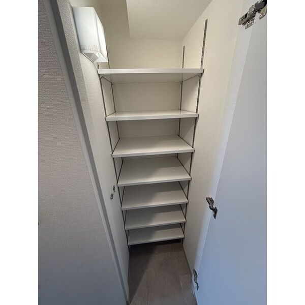 収納　同じシリーズの部屋写真となります。