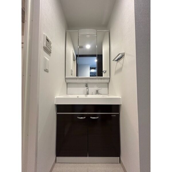 洗面設備　同じシリーズの部屋写真となります。