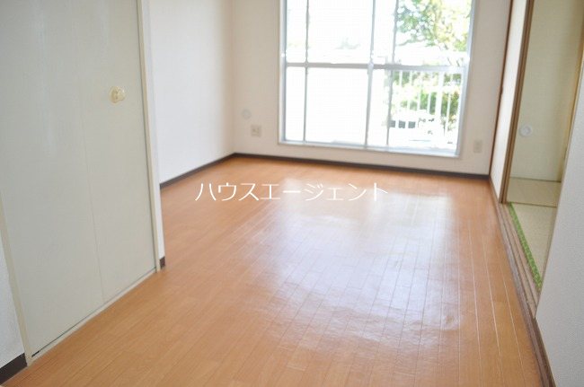 その他部屋・スペース　明るい洋室です※参考画像