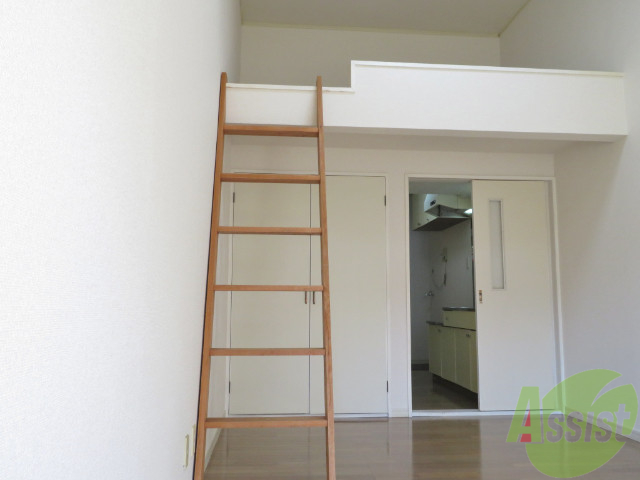 収納　こちらクローゼットになります。洋服もいっぱいかけれますね。