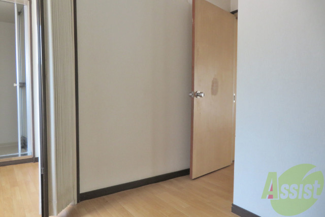 玄関　玄関からはすぐにお部屋が見えない親切設計。