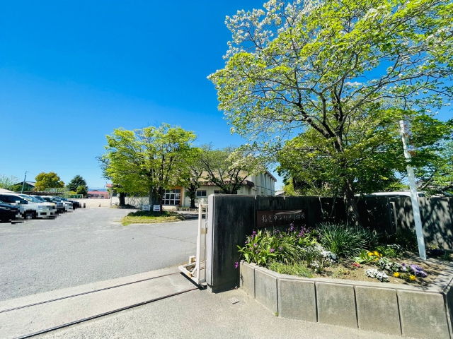 小学校　鈴鹿市立神戸小学校（小学校）まで1076m