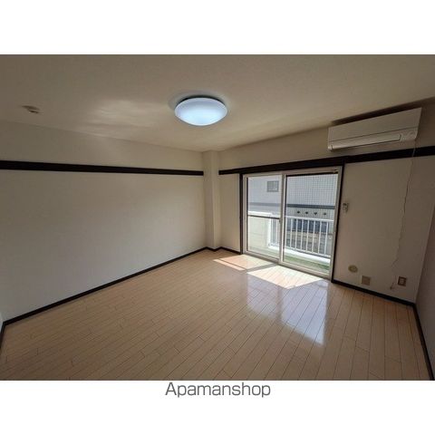 スカイコート十日町の居間写真
