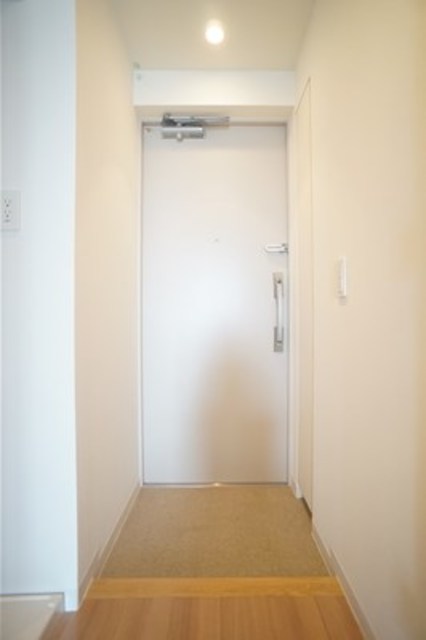 玄関　※別部屋のモデル写真です