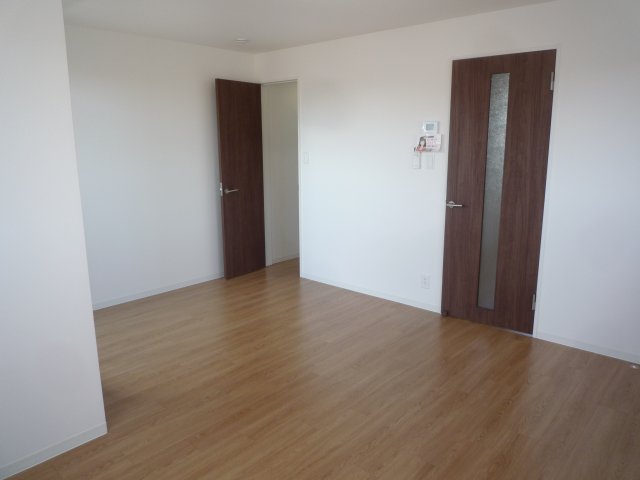 居室・リビング　落ち着いた色調の洋室です