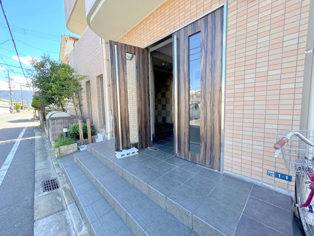 エントランス　綺麗なエントランスです。