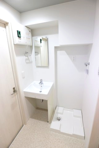 洗面設備　402号室の写真を使用しています。