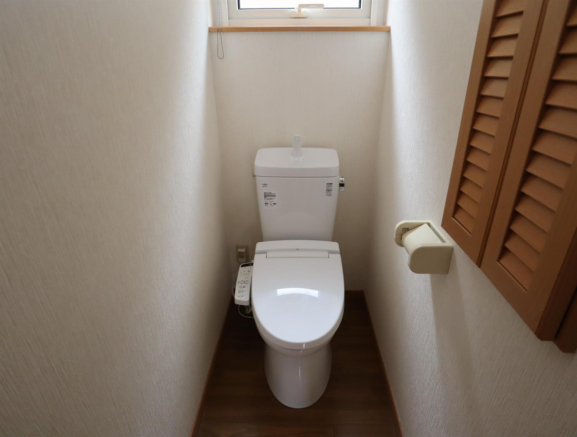 トイレ　温水洗浄暖房便座