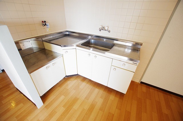 キッチン　※別号室の写真使用中