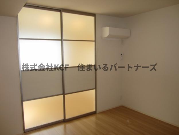 その他部屋・スペース　広くて明るい寝室