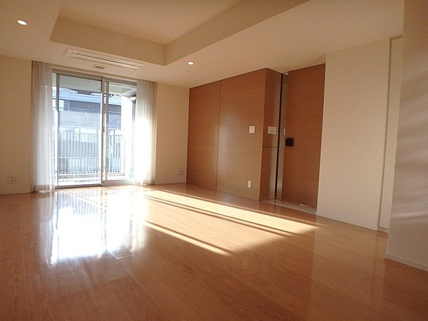 居室・リビング　※別部屋の参考写真です。