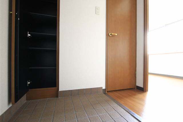 玄関　１１０３号室の写真です