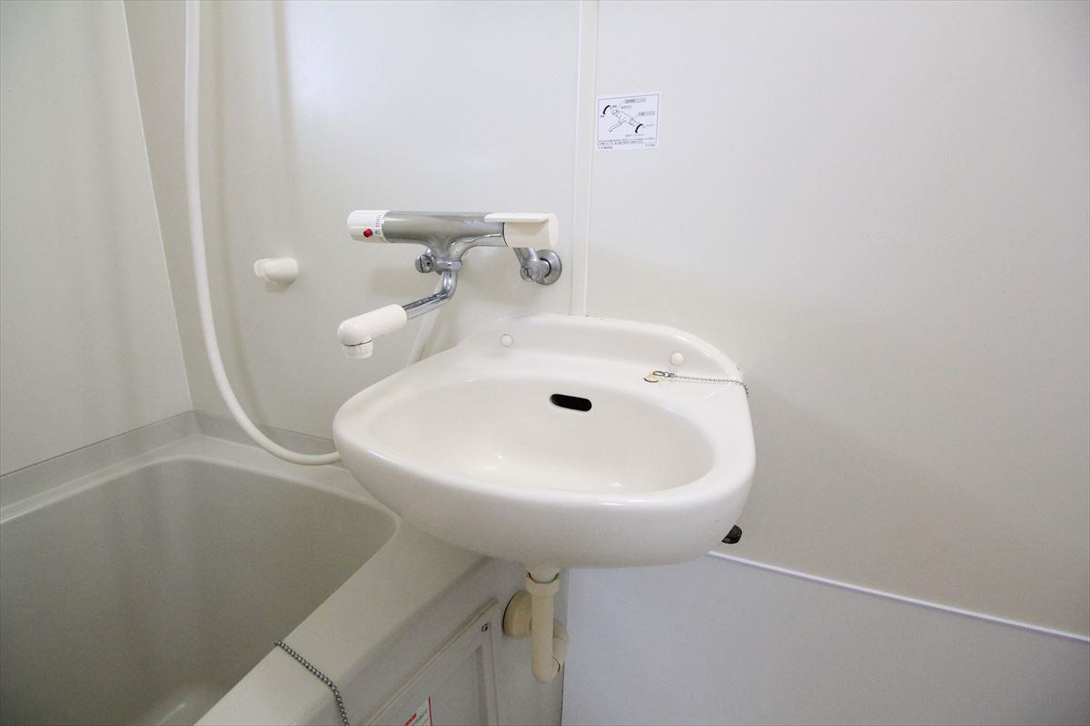洗面設備　浴室内に洗面ボウルあり