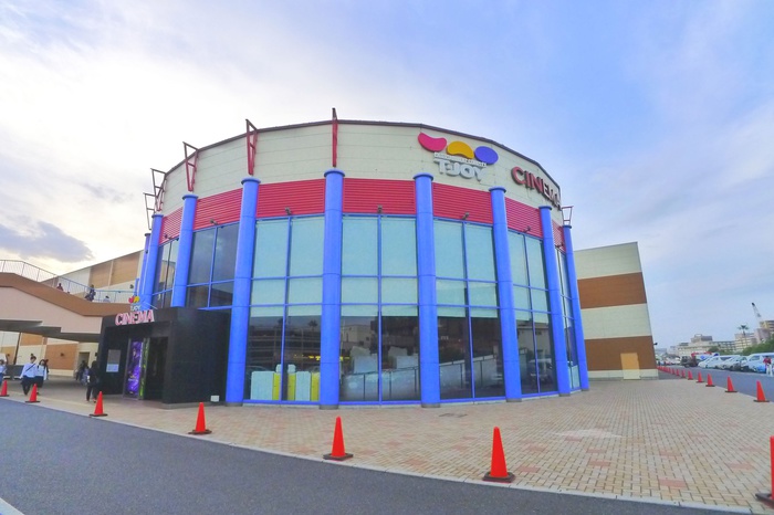 その他　映画館（その他）まで827m