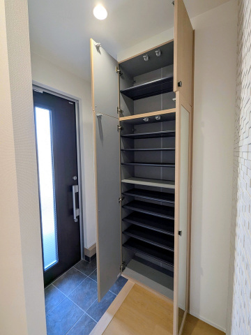 玄関　シューズボックス付き