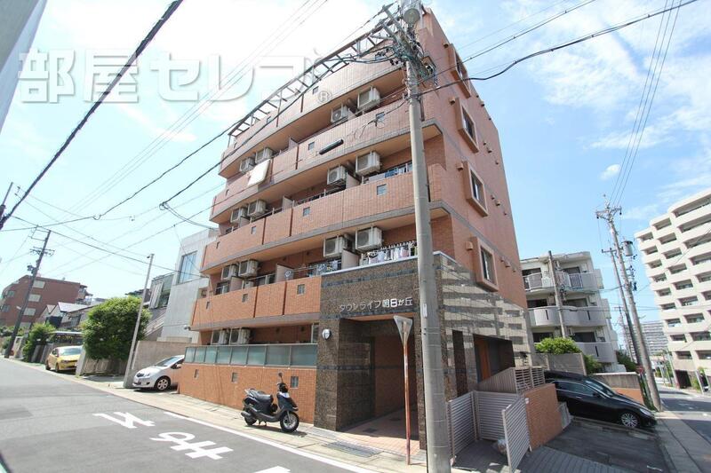 建物外観　タイル張りの立派な外観です。