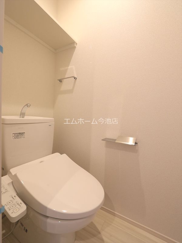 トイレ　温水洗浄便座付トイレ