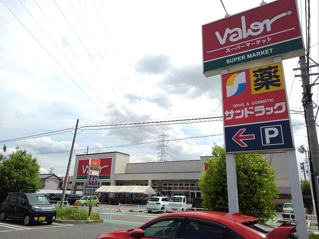 スーパー　バロー（スーパー）まで1000m