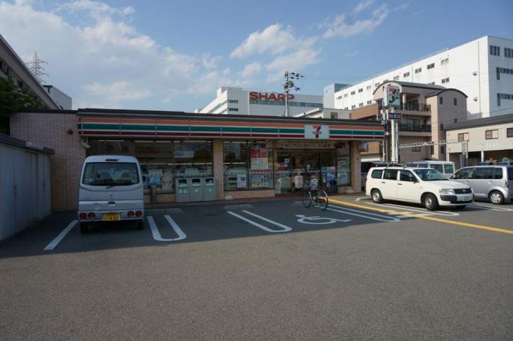 コンビニ　セブンイレブン（コンビニ）まで513m