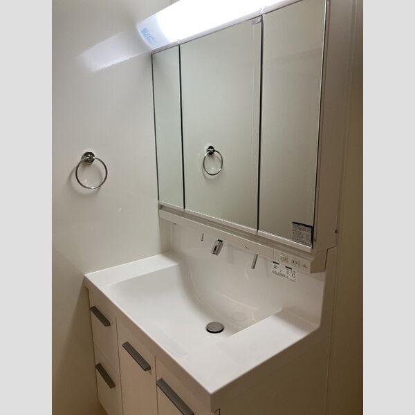 洗面設備　スペースが確保できる洗面所です