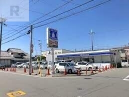 コンビニ　ローソン摂津一津屋一丁目店（コンビニ）まで330m