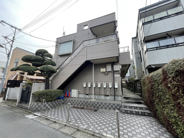 建物外観　★目白駅から徒歩４分の立地★