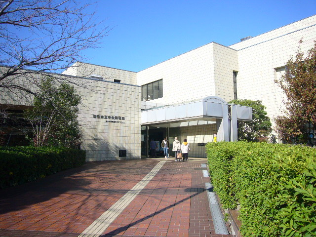 図書館　浦安市立中央図書館（図書館）まで520m