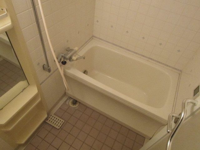 バス・シャワールーム　★あると嬉しい追焚機能・浴室乾燥機付き★