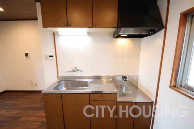 キッチン　※同タイプ部屋の写真です。