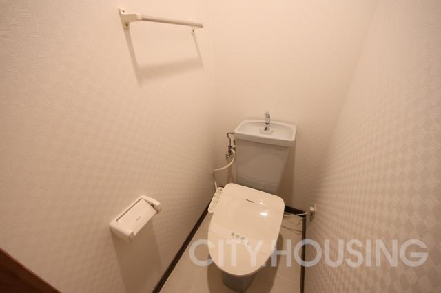 トイレ　※同タイプ部屋の写真です。