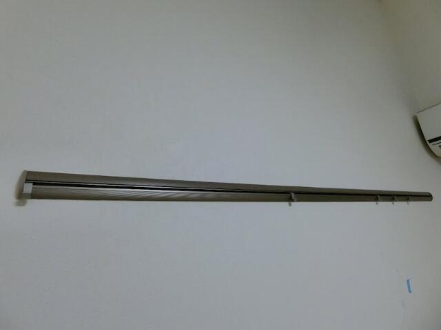 その他設備　壁掛けハンガーレール